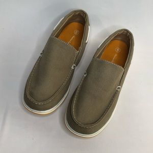 American Eagle taupe canvas boat shoe/loafer